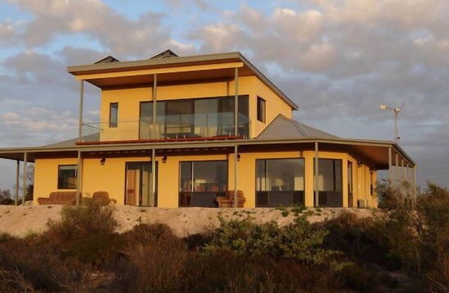 Dolphin - Stunning 5 bedroom Eco and Pet Friendly House, Venus Bay SA
