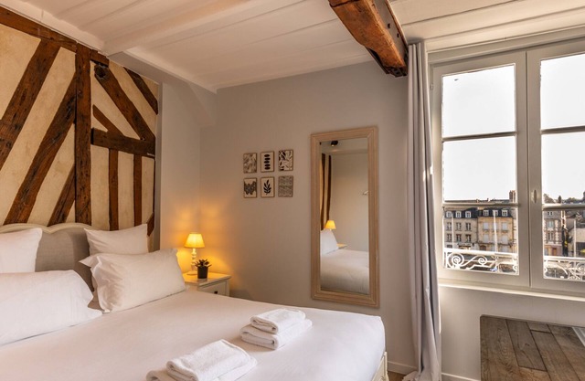 Dolphin view - 1st floor - Charming, comfortable flat on the port