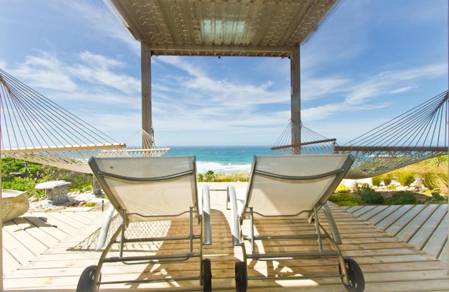 Dolphin Villa Sea View Apartments