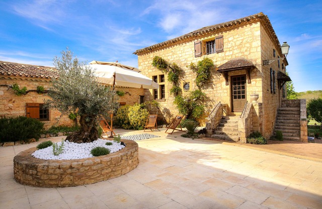 Domaine de 23 Hectares et son Hameau Entre Dordogne et Lot et Garonne
