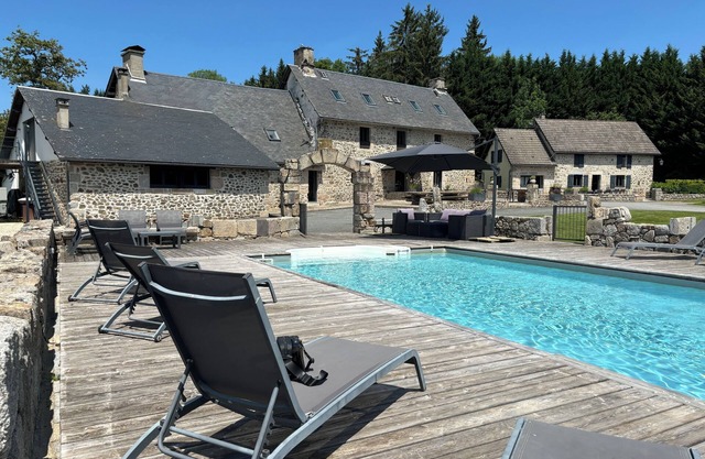 Domaine des Annouillards with swimming pool and ponds!
