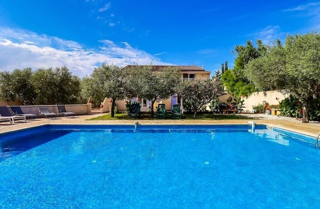 Domaine des Oliviers-Appt for 2 to 4 people with swimming pool
