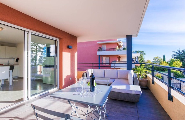 DOMAINE DES ROSES II AP4256 By Riviera Holiday Hom