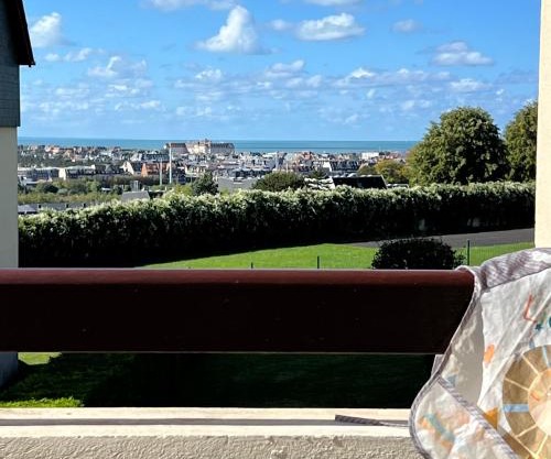 Domaine du Vert Coteau, limite Trouville, beau 3 pièces avec parking et balcon vue Mer
