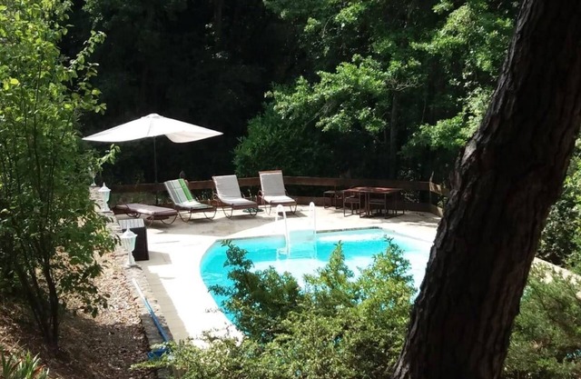 Domaine en Pleine Campagne Dans un Grand Parc Naturel Avec Piscines