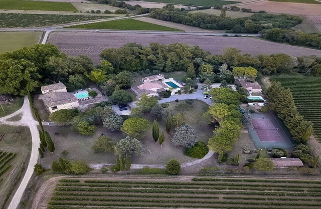 Domaine Privé Le Moulin Neuf Uzés 40 people 2 swimming pools Enclosed park. tennis court