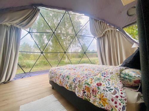 Dome house expierence near the river with sauna