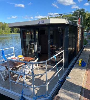 Domek pływający HouseBoat 4U