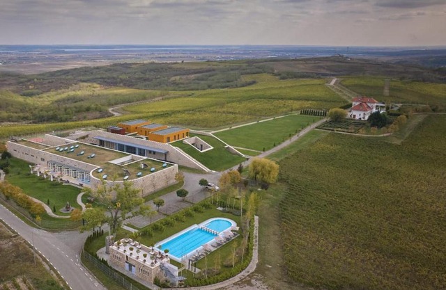 Domeniul Vila Dobrusa - Crama AVINCIS