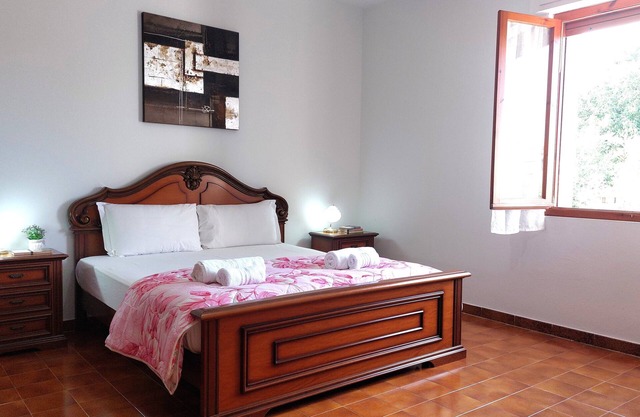 Domo de Istiu - Two Bedroom Apartment, Sleeps 5