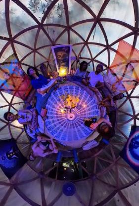 Domo géodesico na árvore