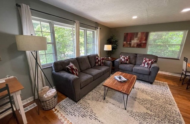 Don's North Hills · Mid-Century Rancher in Historic North Hills