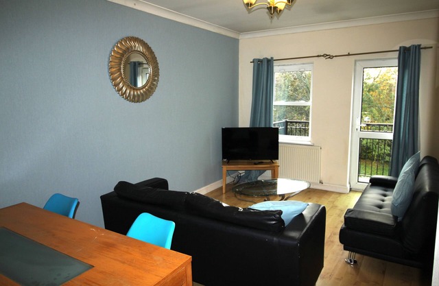 Doncaster Town Centre - 2 Beds - Plus a Sofa Bed - Lift Access - Very Quiet