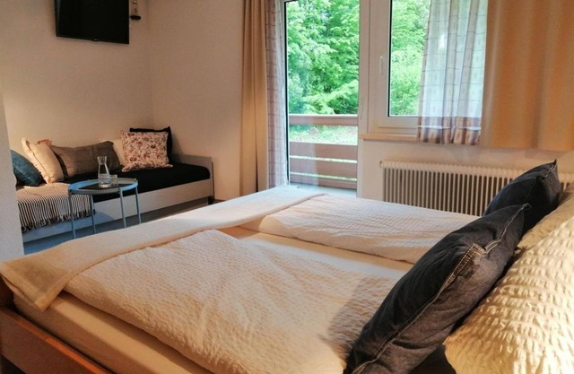 Doppelzimmer Südseite Balkon - Grüner Heinrich - Bett & Frühstück