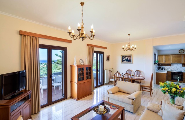 Dora's House - A sea view 3-bedroom luxury apartment