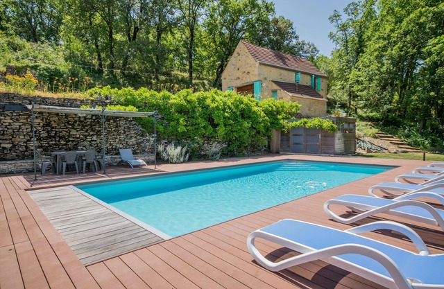 Dordogne Poolside Escape