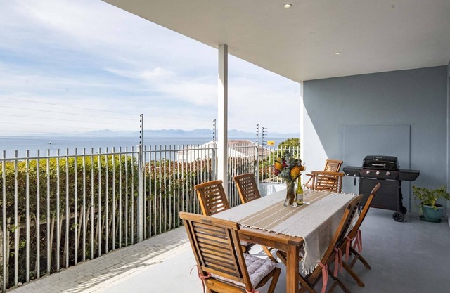 Dorian Place Oceanview Getaway in Simon’s Town