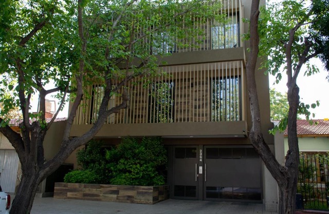 Dos Deptos. para 4 y 6 personas. Agradables y Vistosos. c/Cocheras