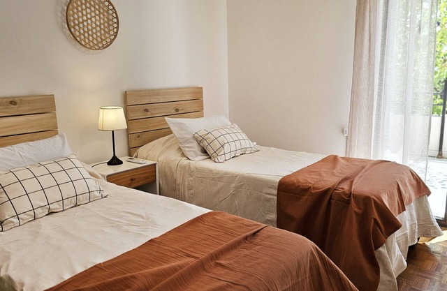 Dos terrazas para disfrutar al aire libre, cochera