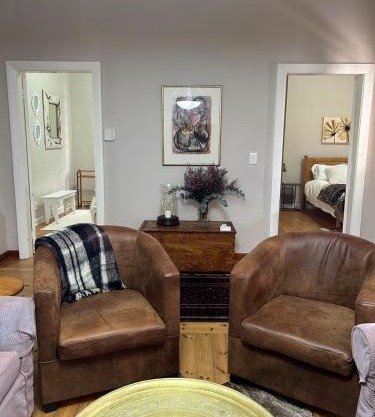 Dottie's charming cottage two bedroom apartment and workspace