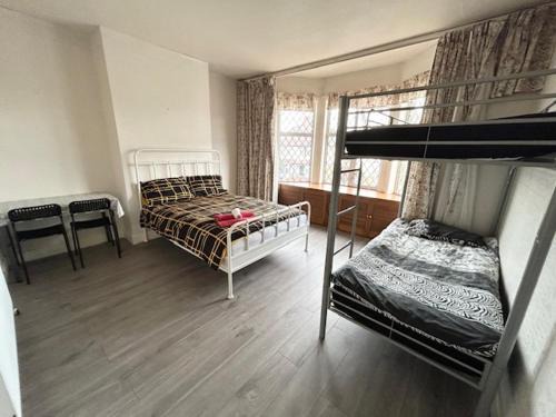 Double Bedroom Near Heathrow Airport & London