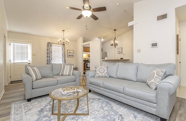 Double Diamond Rentals - West LR Home W/Fireplace