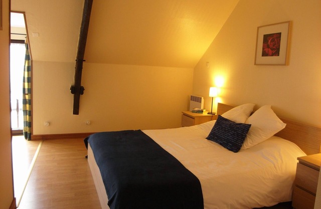 Double or Twin-Standard-Private Bathroom-Courtyard view