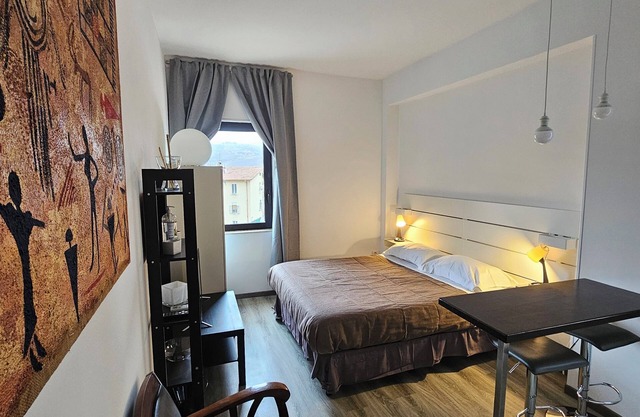 Double or Twin Beds Studio Apartment and Private Parking in Loco