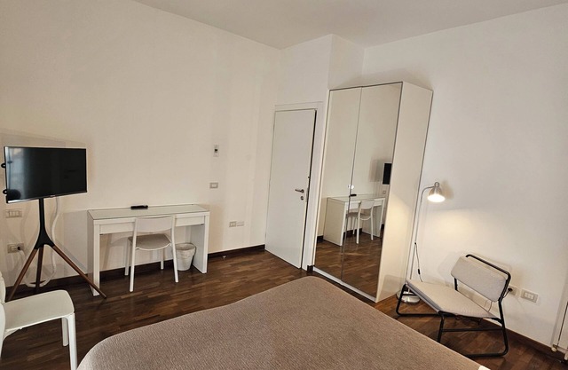 Double or Twin - Private Outdoor Bathroom and Private Parking in Loco