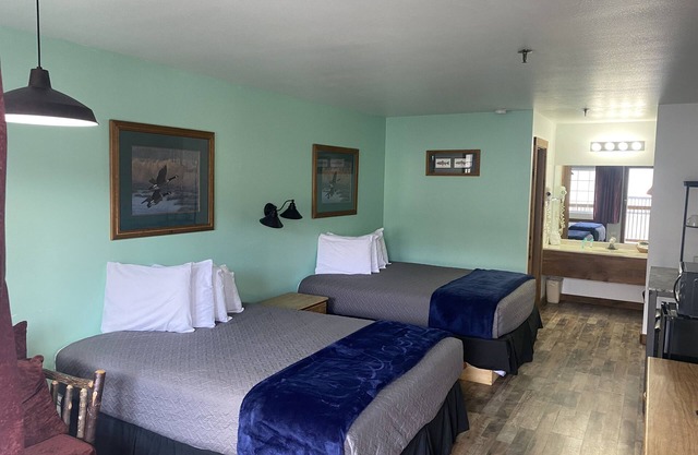 Double Queen Room w/Kitchen Supplies