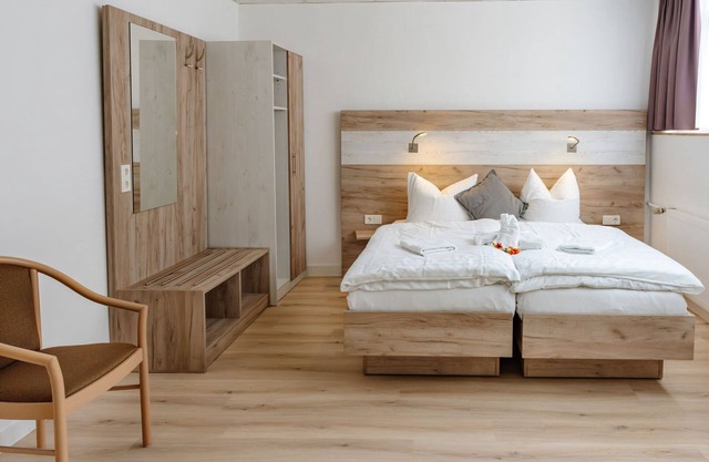 Double room with bathroom & corridor/Iberg view - Sonnenschein Hotel & Apartments