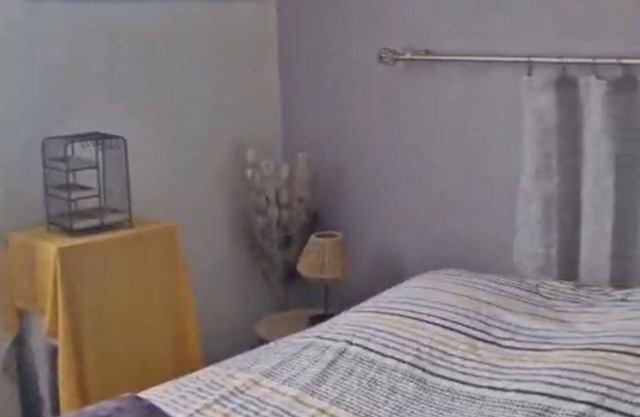 Double room with bathroom and toilet attenante.Pt Breakfast available.