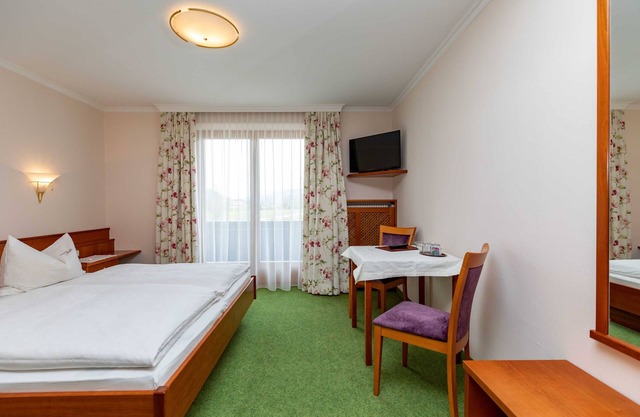 Double Room 2 - Pension ANNA, Apartments & Comfort Rooms *