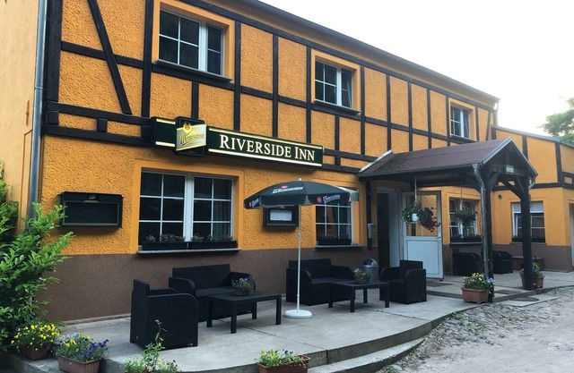 Double Room # 9 - Riverside Inn