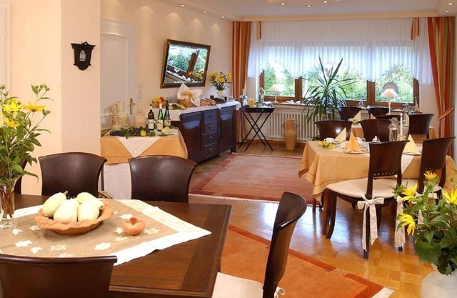 Double room bath/WC, room 5 - Ferienweingut Jostock-Hermes