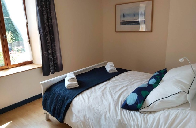 Double room-Queen-Shared Bathroom-Courtyard view