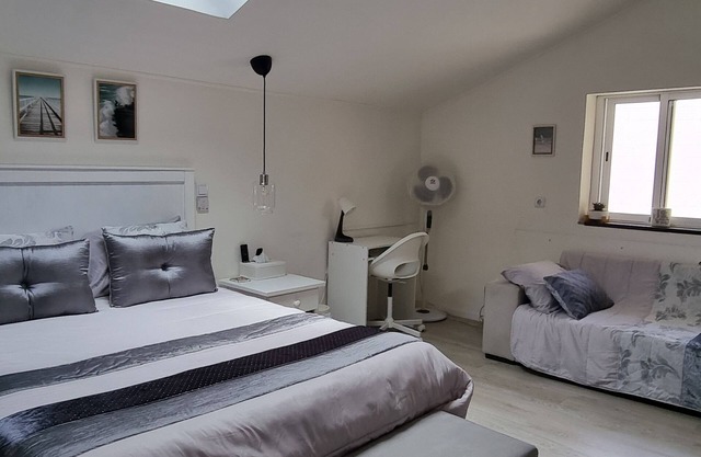 Double Room with en-suite private bathroom