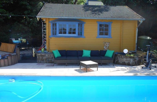 Double room, shower and bath, toilet, 1 bed room