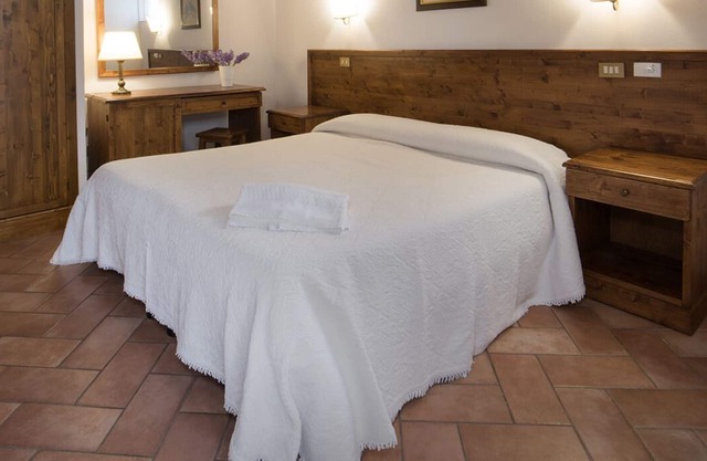 Double room Suite in a typical Tuscan medieval village (205), ground floor