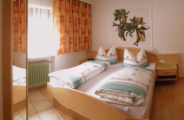 Double room with shower or bath, WC - Private room Waltraud Gattringer
