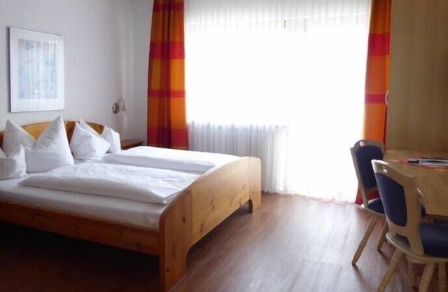 Double room with shower/toilet