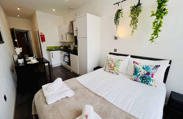 Double Studio with private En-Suite shower room