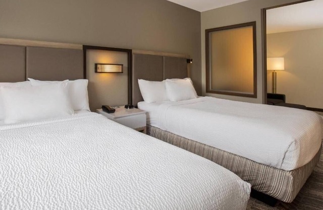 Double Suite Near International Diamond Center ORL