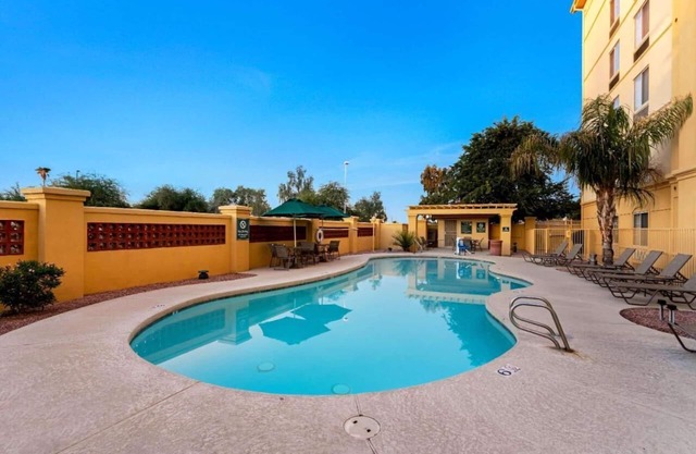 Double the Delight, La Quinta Inn - Convenient Mesa Hub for Shopping & Golf
