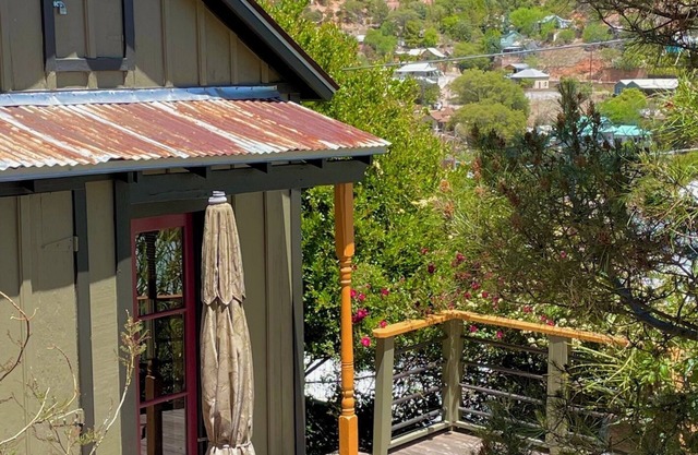 Doublejack Guesthouse - a vacation rental in Historic Old Bisbee