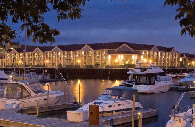 DoubleTree by Hilton Racine Harbourwalk