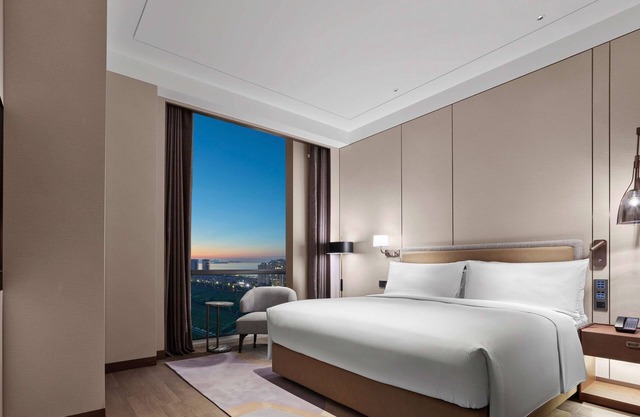 Doubletree By Hilton Yantai Golden Coast Hotel & Suites