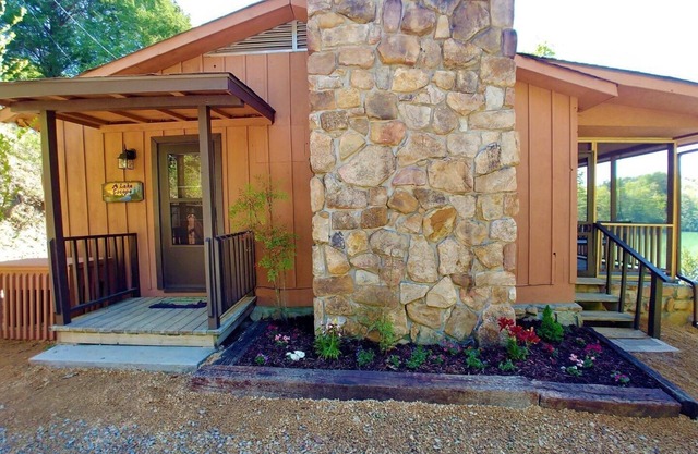 Douglas Lake Sevierville, Tennessee - Lake Front Cabin
