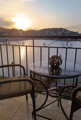 Doukissa's House I -Symi - House with sea view
