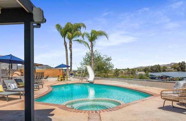 Dove Creek Retreat-2 1/2 Acres w/Pool & Jacuzzi